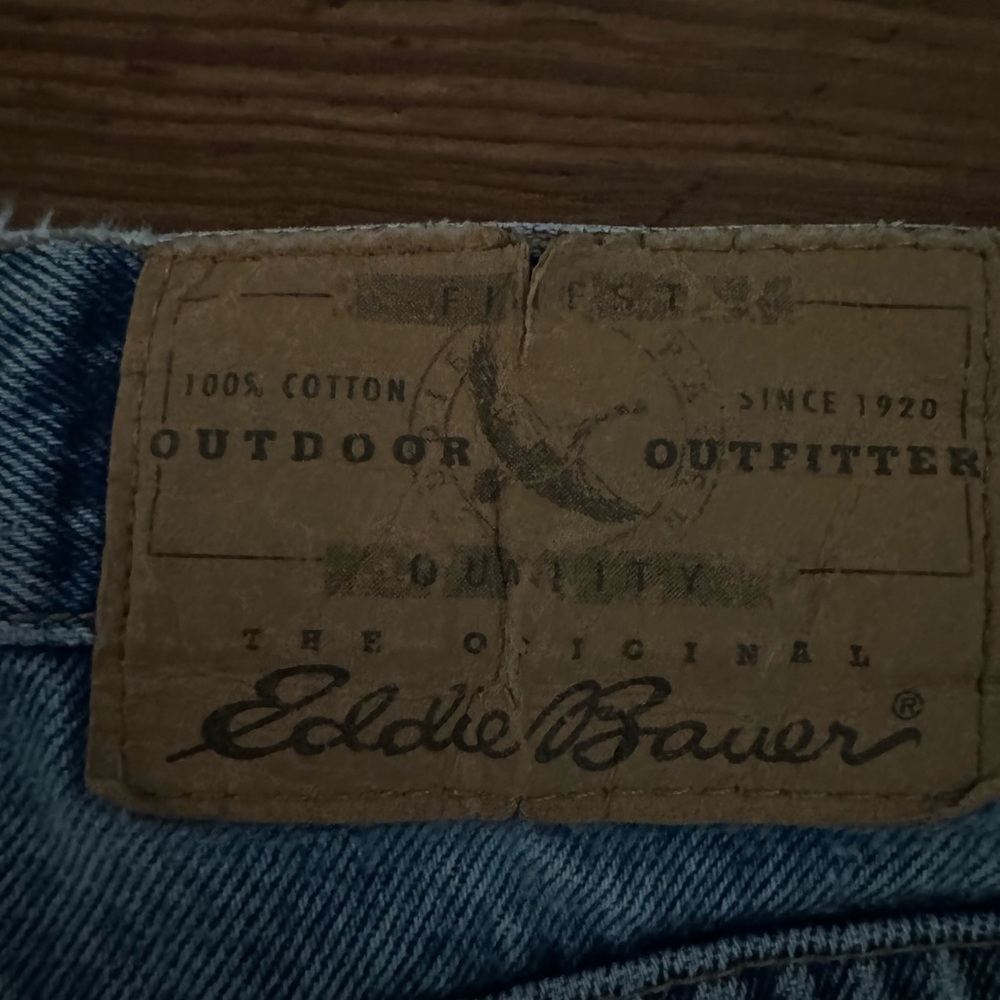 Vintages 90’s Eddie Bauer jeans. Great shape.